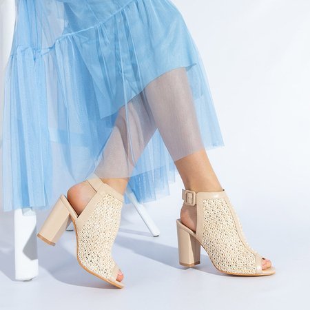 Beige women's sandals on a post Tairi - Footwear