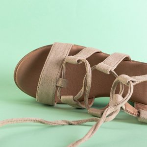 Beige women's tied sandals on a post Tili - Footwear