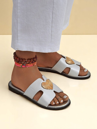 Royalfashion Damskie klapki na płaskiej podeszwie Heart Chic