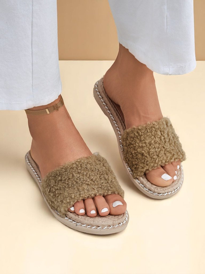 Royalfashion Klapki damskie mit kozuszkiem Cozy Step