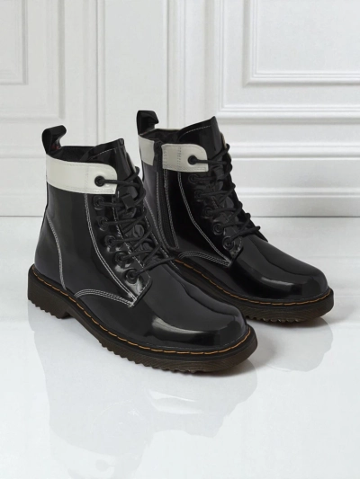 Perseida Nero women's ankle boots made of ecological patent leather, laced