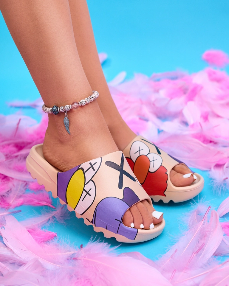 Bēšas gumijas sieviešu čības ar Pfizz apdruku - Apavi