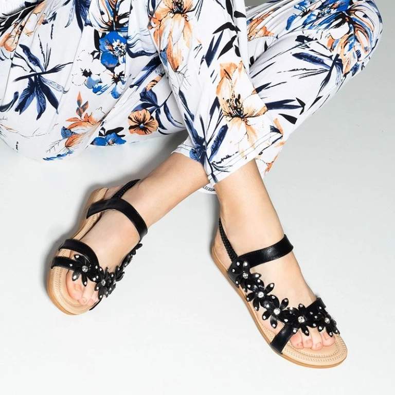 OUTLET Black women's sandals with flowers Aflori - Footwear