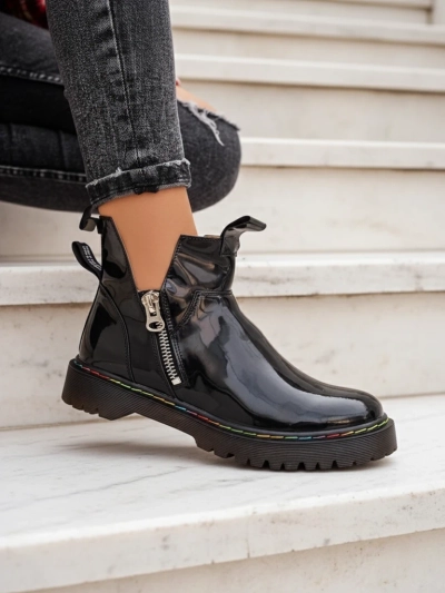 Melni lakoti sieviešu zābaki ar Odeta rāvējslēdzēju - Apavi