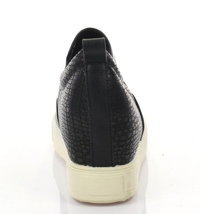 Czarne slip on na koturnie Refferas - Obuwie