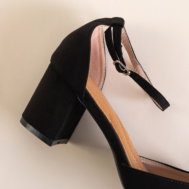 Melnas sieviešu sandales uz statņa by Rumila - Apavi