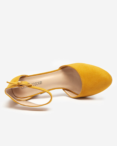OUTLET Mustard women's sandals on the Nastio post - Footwear