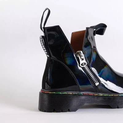 OUTLET Ladies' black lacquered boots with a zipper Odeta - Footwear