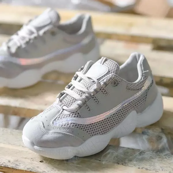 OUTLET Light gray sports shoes with a higher sole Zooey - Footwear