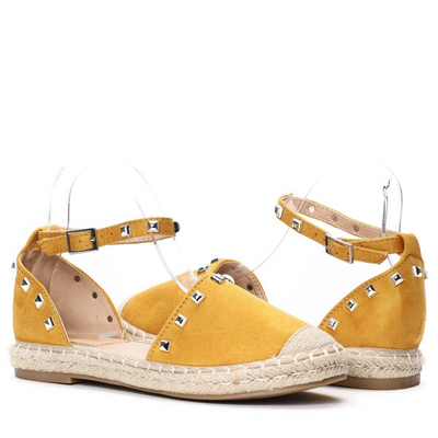 Żółte, odkryte espadryle z ćwiekami- Obuwie