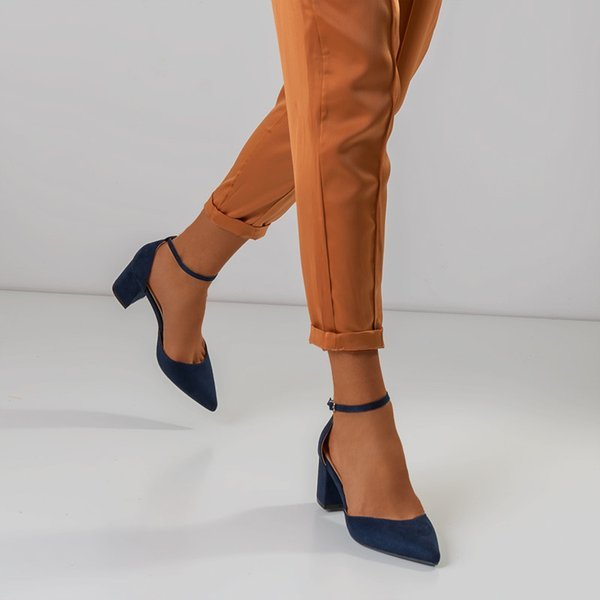 Rumil tumši zilas sieviešu sandales uz staba - Apavi