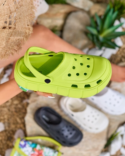 Royalfashion Неоново-зеленые женские шлепанцы с ажурной отделкой Mightty