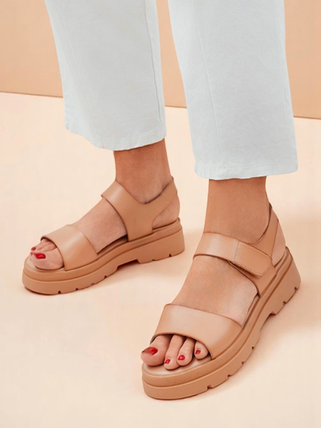 Royal Fashion Women's Otvanna sandals with a thick sole