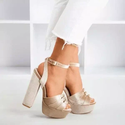 OUTLET Beige sandals on a post Scarrea - Footwear