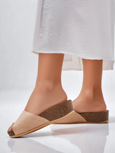 Royalfashion Women's sandals on a low wedge Maderas