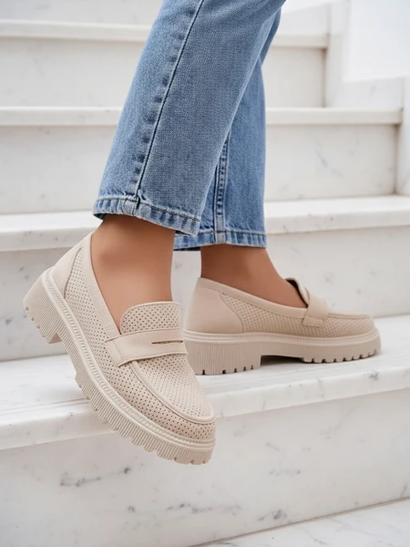 Damskie loafersy Callista beżove, skura ekologiczeska, płaski obcas 4 cm