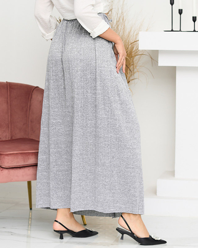 Ladies' pleated midi skirt with light gray buttons - Footwear