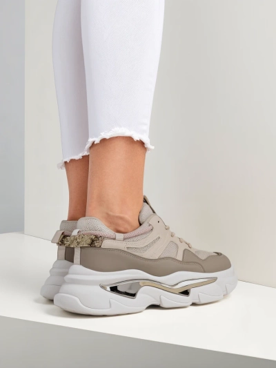 Royalfashion Women's sneakers with a thicker sole Lesalli