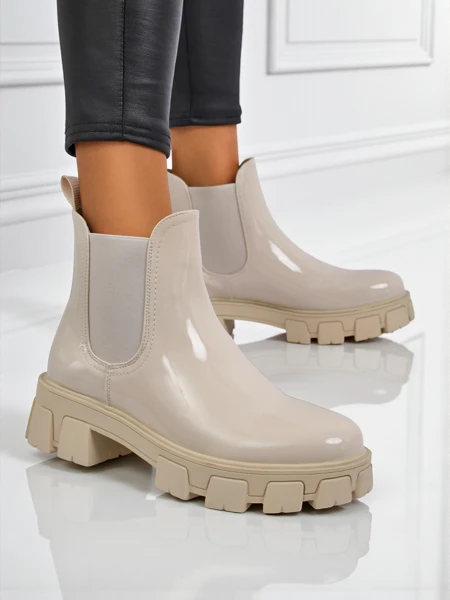 Royalfashion Ботинки на массивной подошве из лакированной экокожи Calista Weide