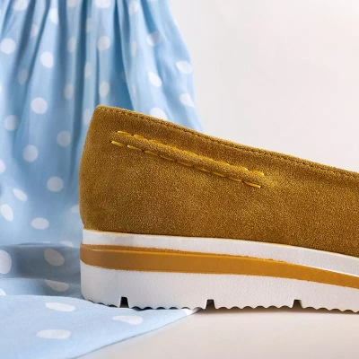 OUTLET Yellow women's moccasins on a low wedge Dardariel - Shoes