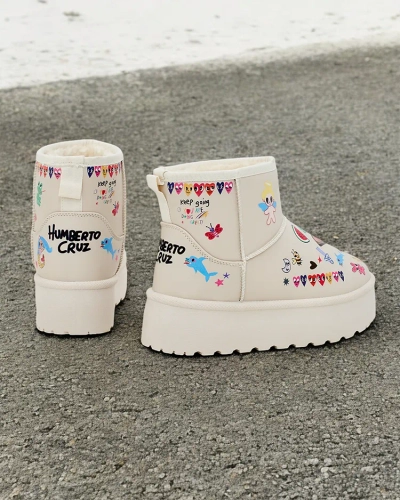 Royalfashion Short women's snow boots with Hanaga stickers