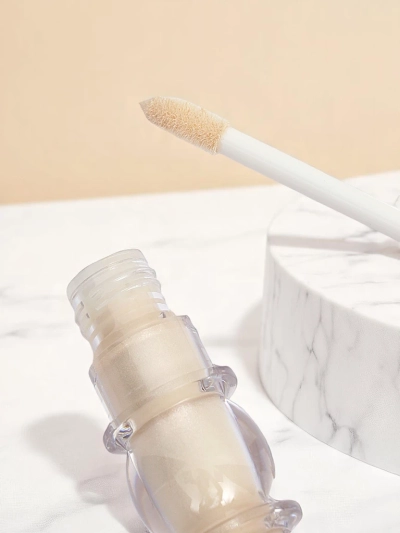 Liquid face highlighter with brush Pearl Glow