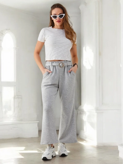 Royalfashion Plašas sieviešu auduma bikses ar dekoratīvu jostu