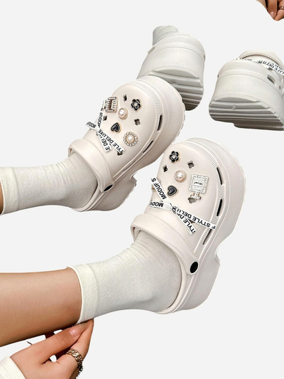 Royalfashion Sieviešu gumijas sandales ar dekoriem Dellos