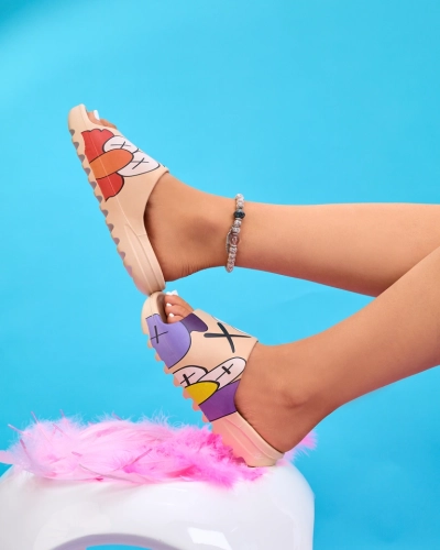 Bēšas gumijas sieviešu čības ar Pfizz apdruku - Apavi