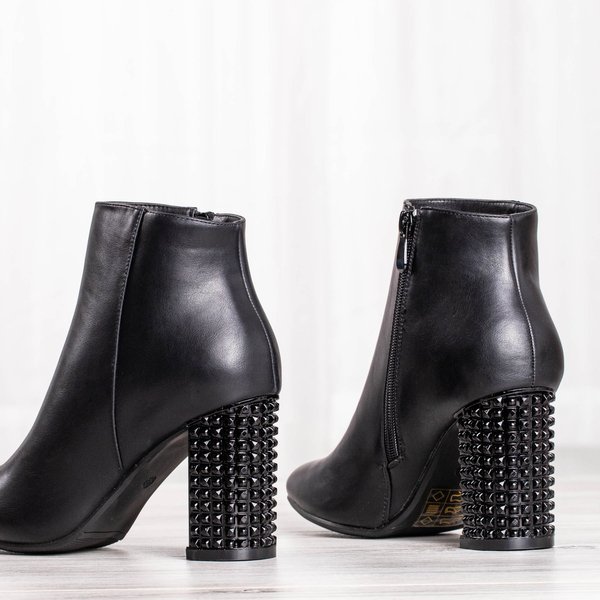 Black boots on a higher post with studs Tevassa - Footwear