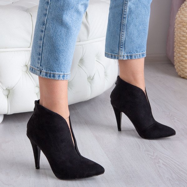 Black boots with a cut-out at the front on a higher Musa Blush heel - Shoes 1