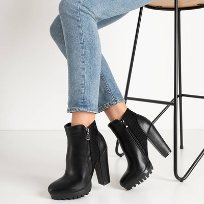 OUTLET Black women's boots on a post with a decorative zipper Santiago - Footwear