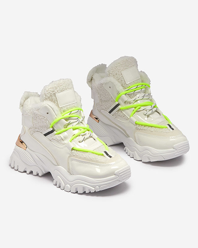 Baltas sieviešu sporta kurpes ar kažokādu un neona zaļām aukliņām Sagglo- Footwear