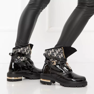 OUTLET Black women's lacquered boots Rubiska - Footwear