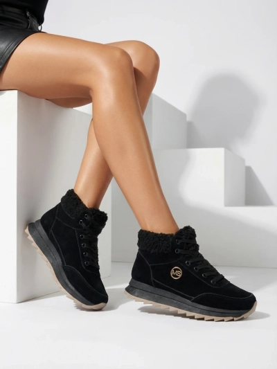 Royalfashion Sieviešu siltinātie sporta apavi melnā krāsā Cerrto