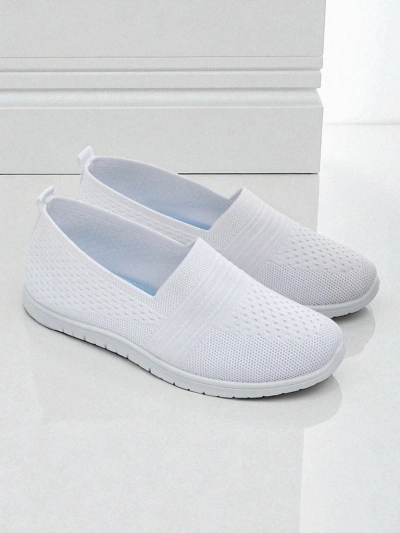 White Ariadne women's ballerinas made of breathable fabric on a flat sole