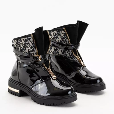 OUTLET Black women's lacquered boots Rubiska - Footwear