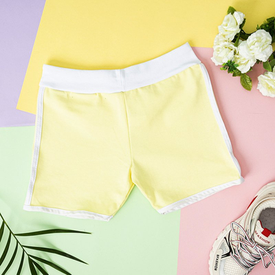 Желтые шорты с лампасами для девушек