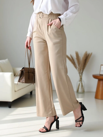 Royalfashion Plašas sieviešu bikses ar dekoratīvu sprādzi