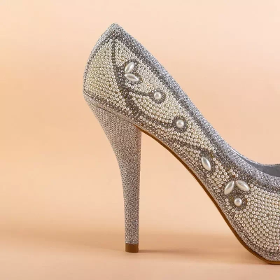 OUTLET Sudraba sieviešu brokāta stiletu pumpas ar Belisa ornamentiem - Apavi