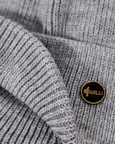 Rojālmodas sieviešu ziemas cepure ar pompomu