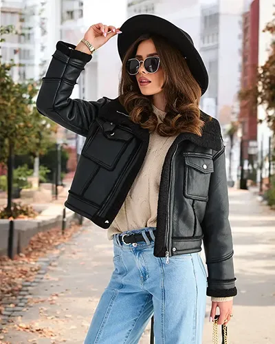 Royalfashion Sieviešu eko ādas jaka ar kažokādas detaļām melnā krāsā
