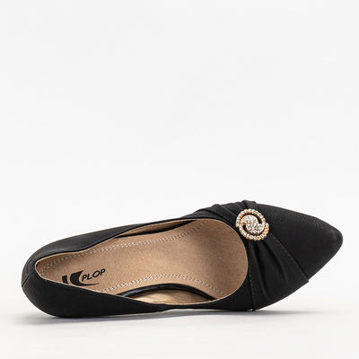 OUTLET Ladies' black matte pumps with a Kineri decoration - Footwear