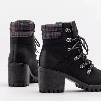OUTLET Black women's boots on the Royaltan post - Footwear