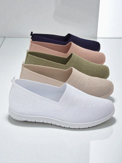 White Ariadne women's ballerinas made of breathable fabric on a flat sole