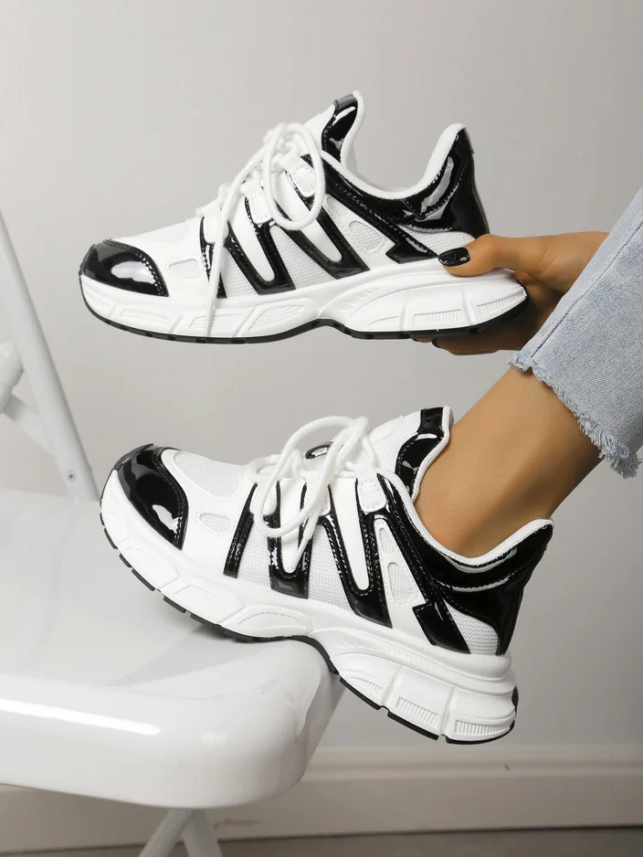 Royalfashion Women's sporty sneakers on a thicker sole Loness