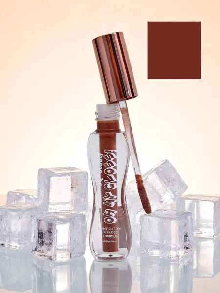 Lip gloss with glitter in the color Simulation