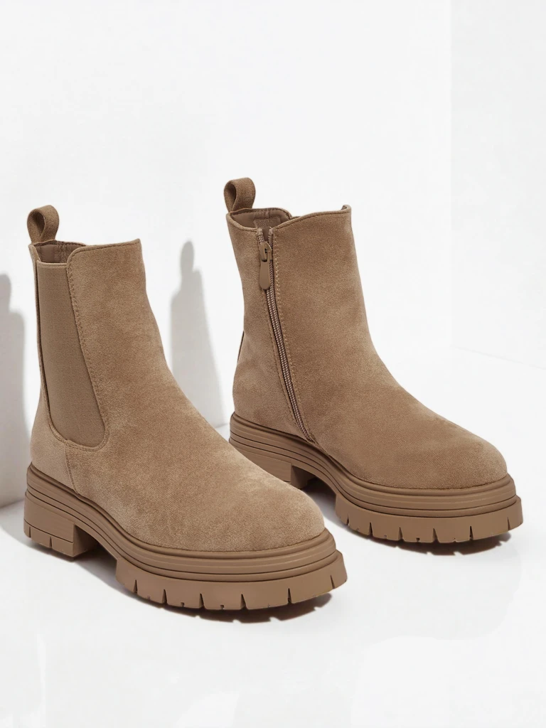 Women's Chelsea-style ankle boots made of eco-suede Lunvor