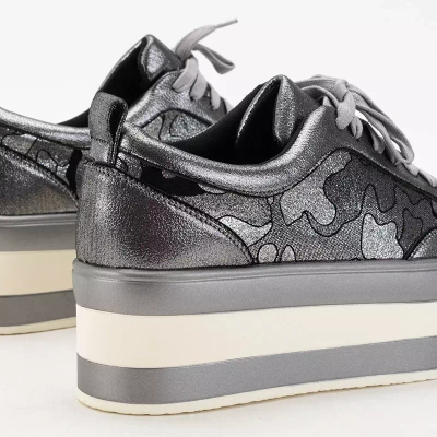 OUTLET Gray women's shoes on the Exira platform - Footwear