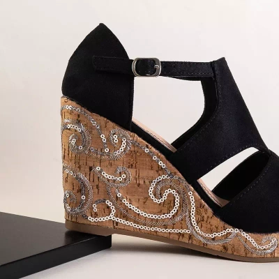 OUTLET Черные женские босоножки на танкетке с пайетками Terou - Обувь